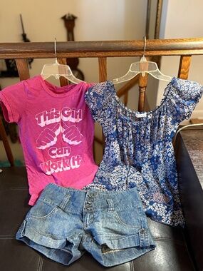 Pre-owned Vintage / Y2K Forever 21 Top and Shorts also Local Celebrity T-shirt